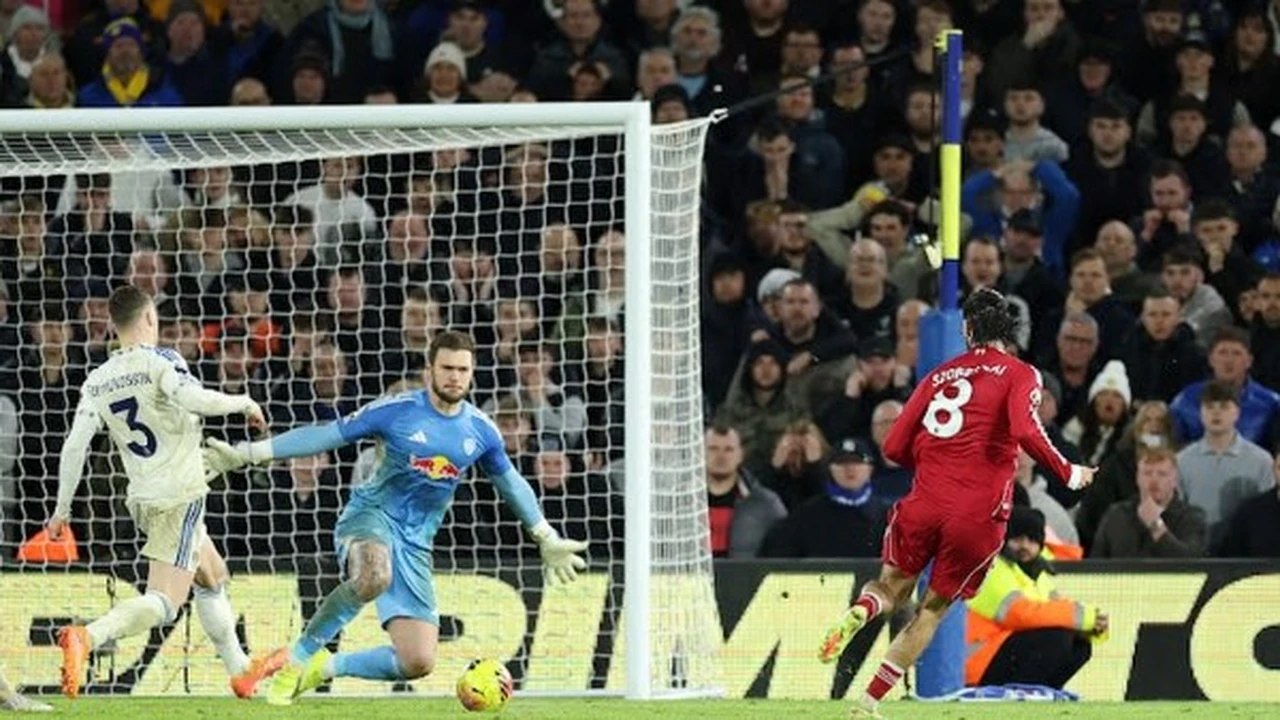 ليفربول يعبر ليدز بثلاثية ويؤكد تفوقه في الجولة الخامسة عشر من الدوري الإنجليزي